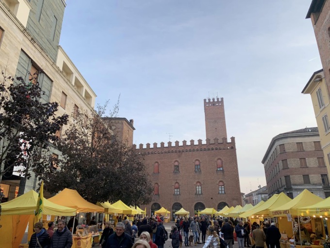 Aspettando Santa Lucia e il Natale con Campagna Amica in piazza Stradivari