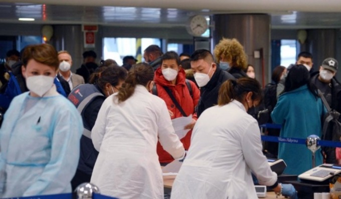 Voli Cina, nuovi sequenziamenti a Malpensa confermano variante Omicron