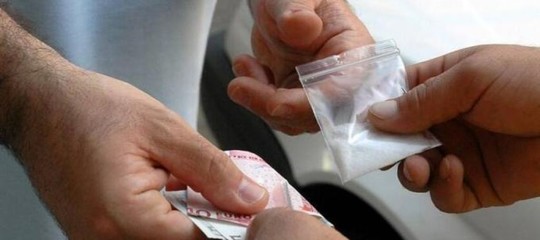 Spaccio di sostanze stupefacenti nel Cremonese, denunciati due cittadini