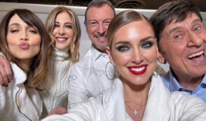 Sanremo 2023, il primo selfie è (ovviamente) targato Chiara Ferragni