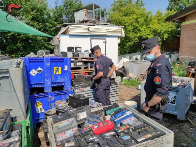 Traffico illecito di batterie esauste: erano stoccate anche nel Cremonese