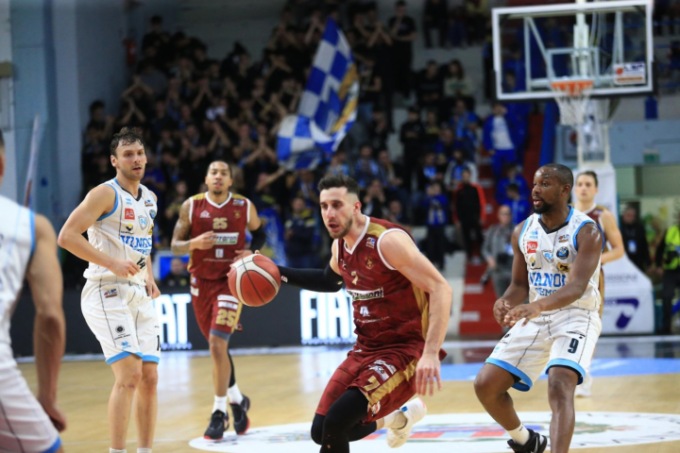 Juvi Ferraroni-Vanoli Cremona, le due squadre di basket cremonesi si sfidano
