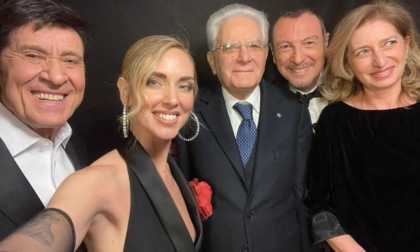 "Pensati libera": Chiara Ferragni fa brillare l'Ariston per la prima di Sanremo