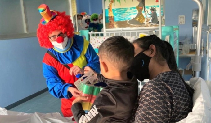 E’ Carnevale: in ospedale a Cremona sorprese e regali per i bambini ricoverati