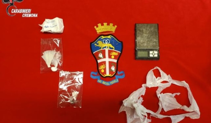 Nel condominio in centro si vende cocaina: Carabinieri attirati dallo strano via-vai di auto e persone