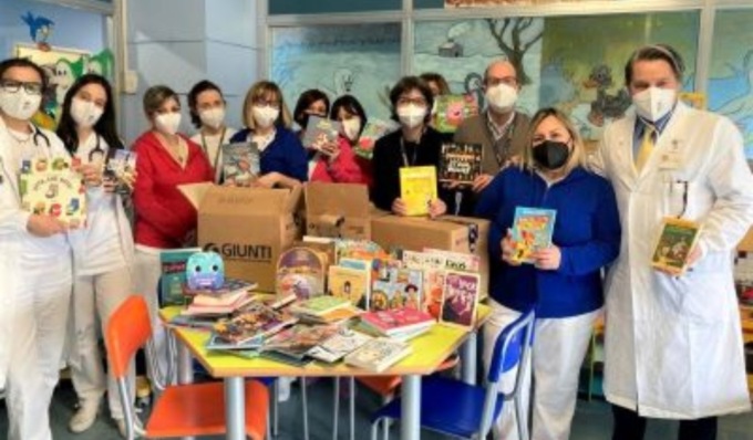 Tanti libri per la pediatria di Cremona, donati 250 volumi per i bambini ricoverati