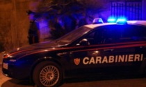 Schiamazzi dall'appartamento, arrivano i Carabinieri ma vengono aggrediti e minacciati