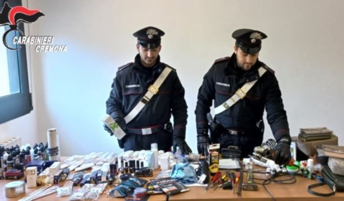 Spaccate notturne nei negozi di Rivolta, ladro seriale identificato e denunciato