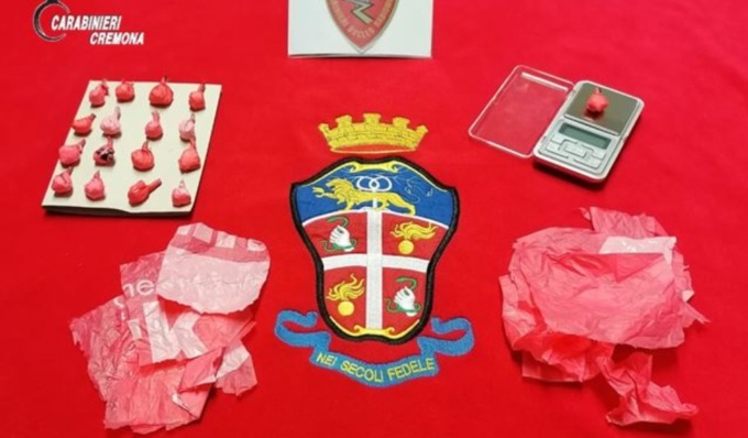 Tracce di droga nel suo bar e cocaina in casa pronta per la vendita: arrestato