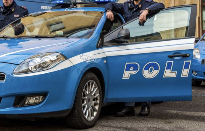 Camion perde il carico di lamiere per strada a Pandino, grossi disagi al traffico