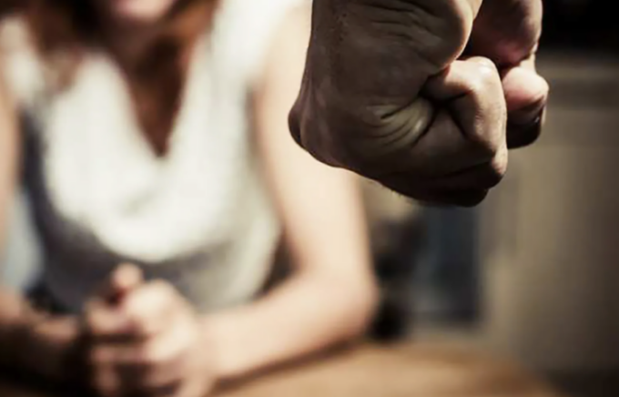 Mamma denuncia il figlio 52enne per aggressioni, emesso il divieto di avvicinamento