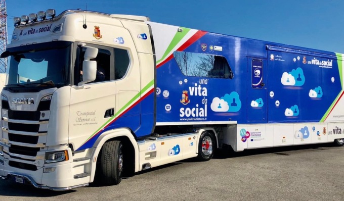 “Una vita da Social” arriva anche a Cremona il Truck della Polizia Postale
