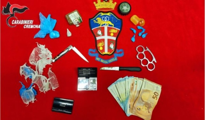 Vende cocaina e acquista hashish: un arrestato e un denunciato