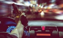 Al volante ubriaco, denuncia e ritiro della patente per un 24enne