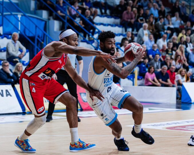 Unieuro Forlì espugna il PalaRadi affermandosi sulla Vanoli Cremona 88-82