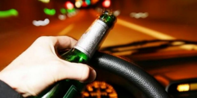 Ubriaco e sotto effetto delle droghe esce di strada con l’auto, denunciato dai carabinieri
