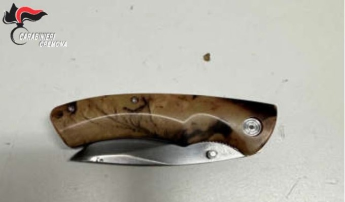 Al Pronto Soccorso di Cremona con un coltello in mano: paura tra i presenti