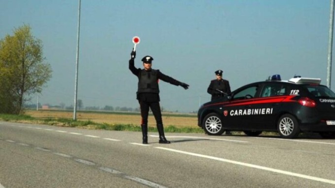 Non si ferma all’alt dei carabinieri e parte l’inseguimento, 18enne sanzionato e denunciato
