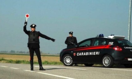 Non si ferma all'alt dei carabinieri e parte l'inseguimento, 18enne sanzionato e denunciato