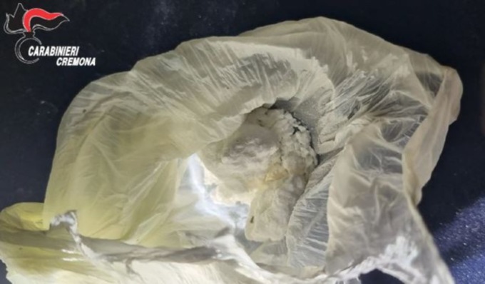 Cocaina in auto: 30enne denunciato per spaccio