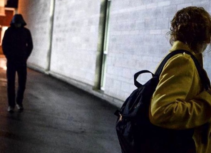 Non accetta la fine della relazione e continua a pedinare la ex moglie
