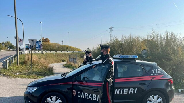 Alla guida senza patente fugge ma viene rintracciato grazie alla targa dell’auto