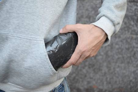 Beccati con la droga in tasca a Cremona, 22enni denunciati e segnalati
