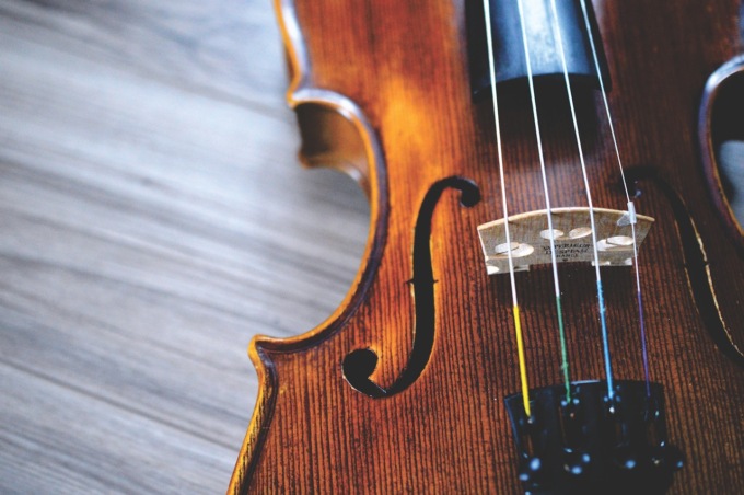 Rubano un violino di valore: il “palo” finisce in carcere