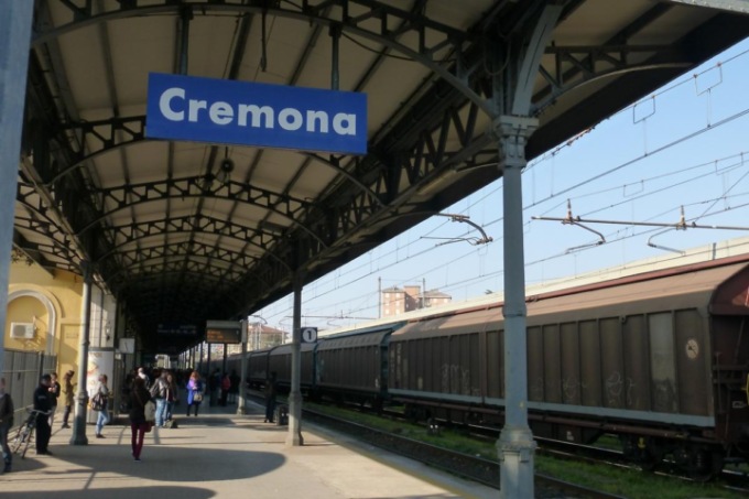 Minorenne pestato di botte in stazione a Cremona, denunciati i due aggressori