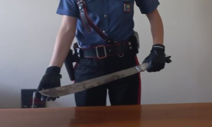 Gira di notte con un machete, 46enne pregiudicato arrestato dai carabinieri di Crema