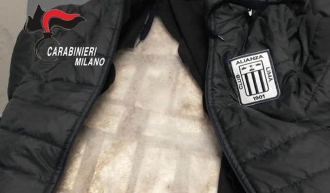 Cocaina nelle tute da calcio e pusher travestiti da rider per spacciare durante il lockdown
