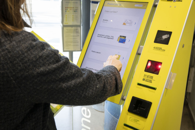 Poste italiane, da lunedì il via al pagamento delle pensioni del mese