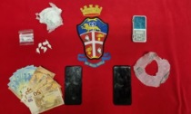 Blitz antidroga: 26enne sorpreso a vendere droga in strada