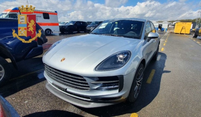 Furto e riciclaggio di auto di lusso e macchine operatrici, 14 misure cautelari: arresti anche a Cremona