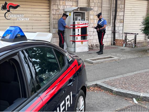 Fa esplodere un distributore e ruba sigarette ma viene colto in flagrante, 38enne arrestato