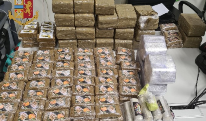 In casa oltre 40 chili di hashish: 30enne finisce in manette