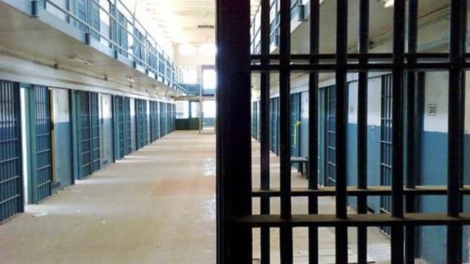 Evade dai domiciliari scappando in bicicletta, 19enne incarcerato