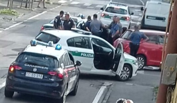 Senza assicurazione non si ferma all’alt, preso dopo folle inseguimento