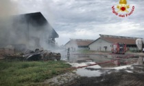Le foto dell'incendio che ha coinvolto un fienile a Casaletto Ceredano