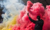 Fumogeni lanciati durante Cremonese-Salernitana, Daspo per sei tifosi