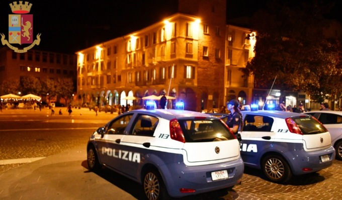 Insultato perchè omosessuale, poi gli tirano una lattina in faccia