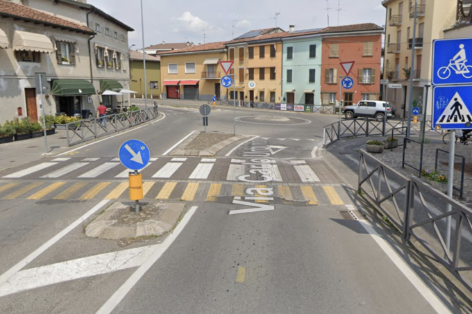 Attraversa sulle strisce pedonali a Crema e viene investita, 80enne in ospedale