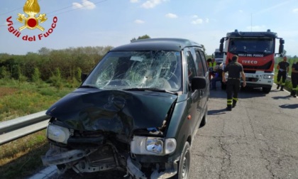 Tragico schianto tra Vespa e furgone nel Lodigiano, muore 76enne di Crema