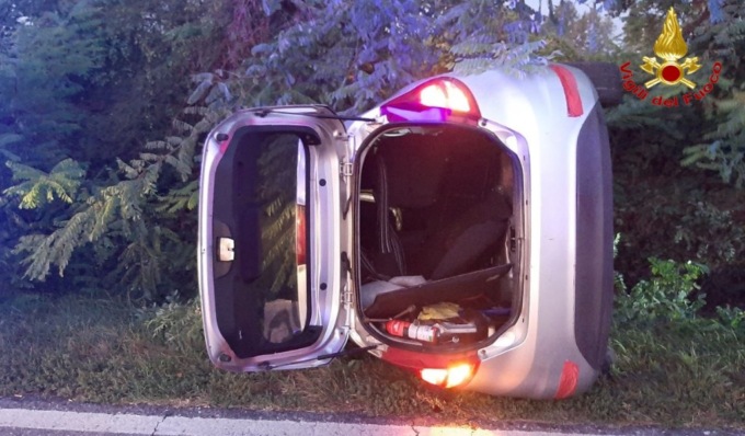 Si ribalta con l’auto sulla provinciale, soccorso 49enne ad Annicco