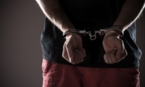 Condannato per rapine e furti, 62enne scappa dai domiciliari ma viene beccato
