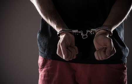 Condannato per rapine e furti, 62enne scappa dai domiciliari ma viene beccato