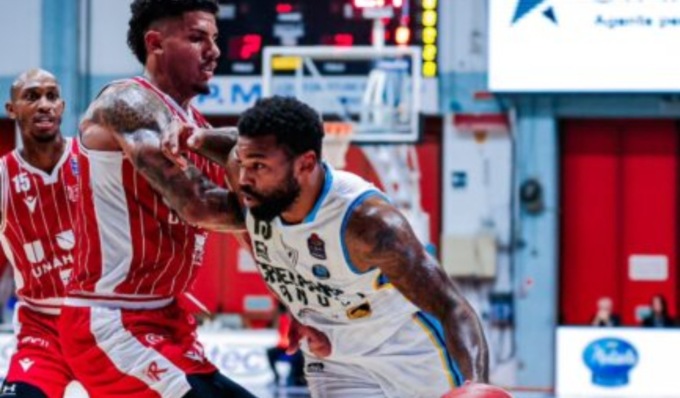 Sconfitta in casa per la Vanoli Cremona, al PalaRadi contro Reggio Emilia finisce 91-95