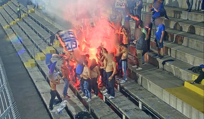 Fumogeni in curva durante Pergolettese-Pro Patria, indagato Ultrà 17enne