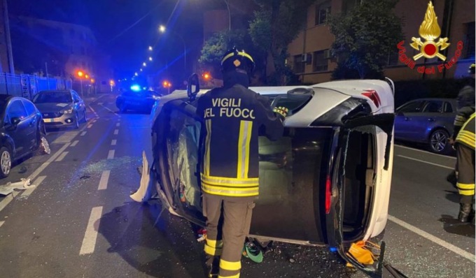 Si ribalta con l’auto nel cuore della notte, 31enne in ospedale