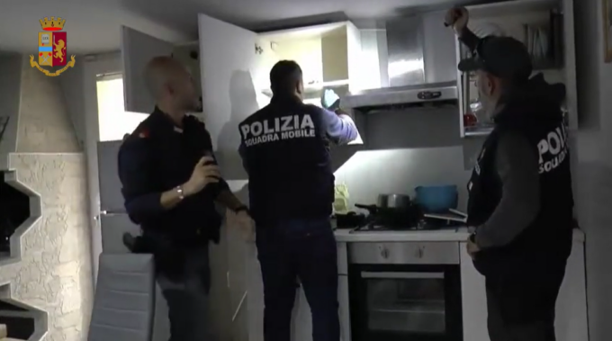 Con un’agenda segreta gestivano i movimenti di un’ampia rete di spaccio tra Cremona, Mantova e Verona